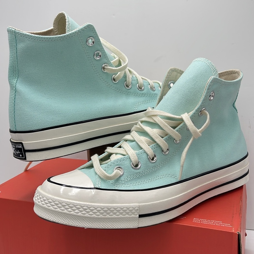 Converse Men’s A08614F
CHUCK 70 HI
POLAR BEAM/EGRET/BLACK Sneakers - Picture 10 of 16